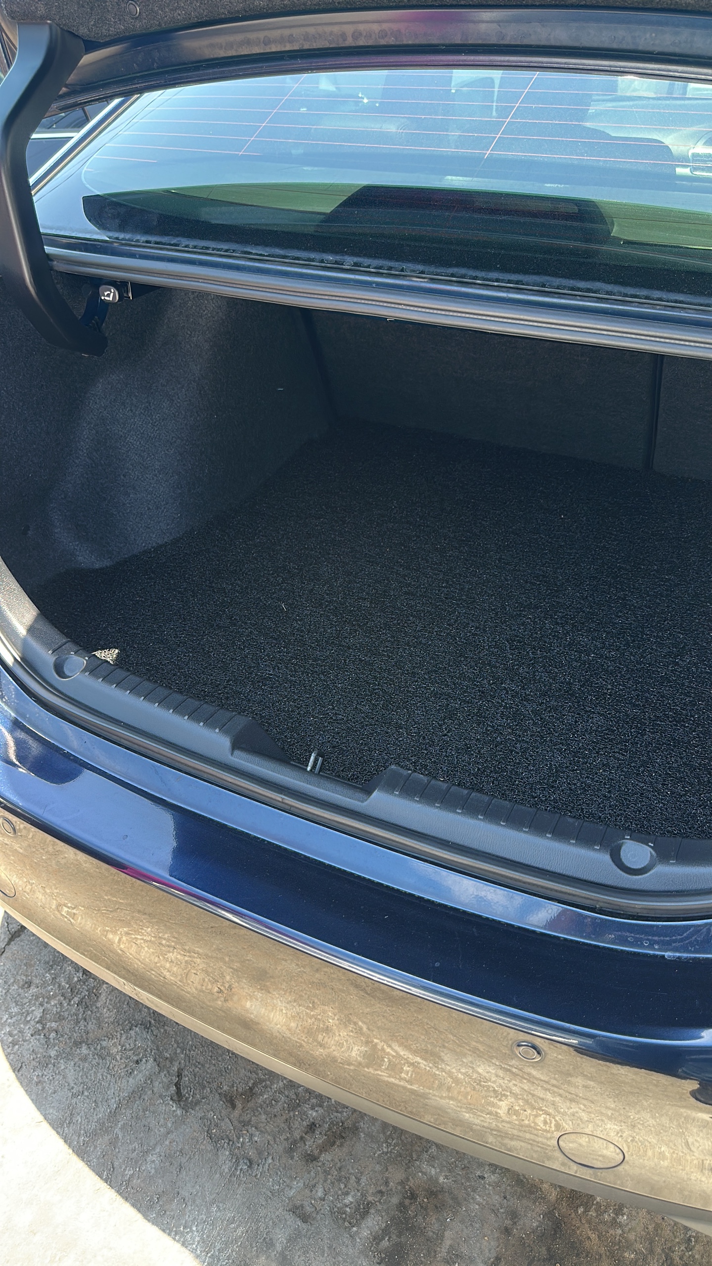 Mazda 3 Sedan 1.5 Skyactiv-G — Gasolina com Sunroof | 695000 MZN | FRELIMO, Sommerschield, Maputo | MzDeal