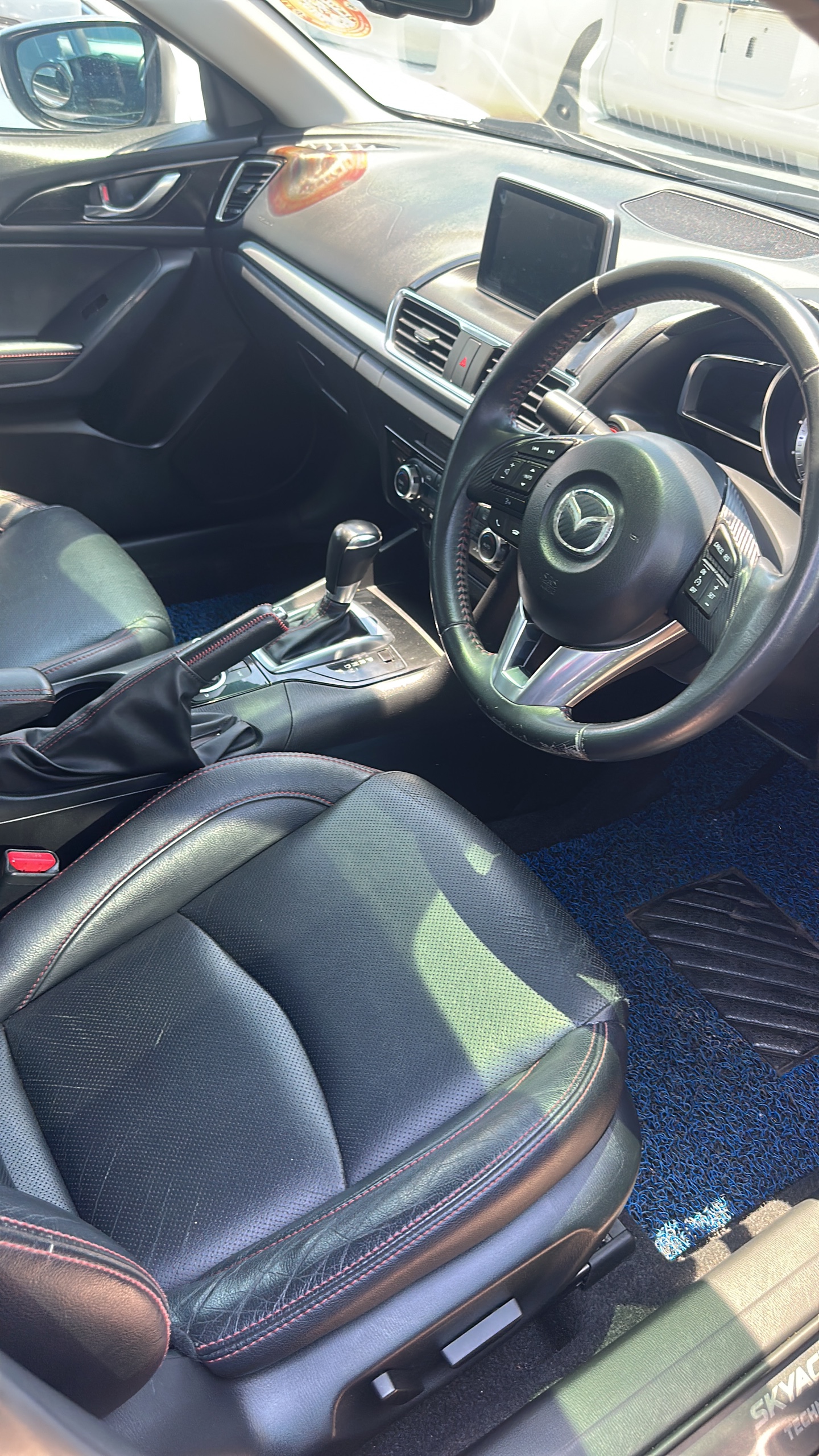 Mazda 3 Sedan 1.5 Skyactiv-G | Gasolina | Sunroof | 690000 MZN | FRELIMO, Sommerschield, Maputo | MzDeal