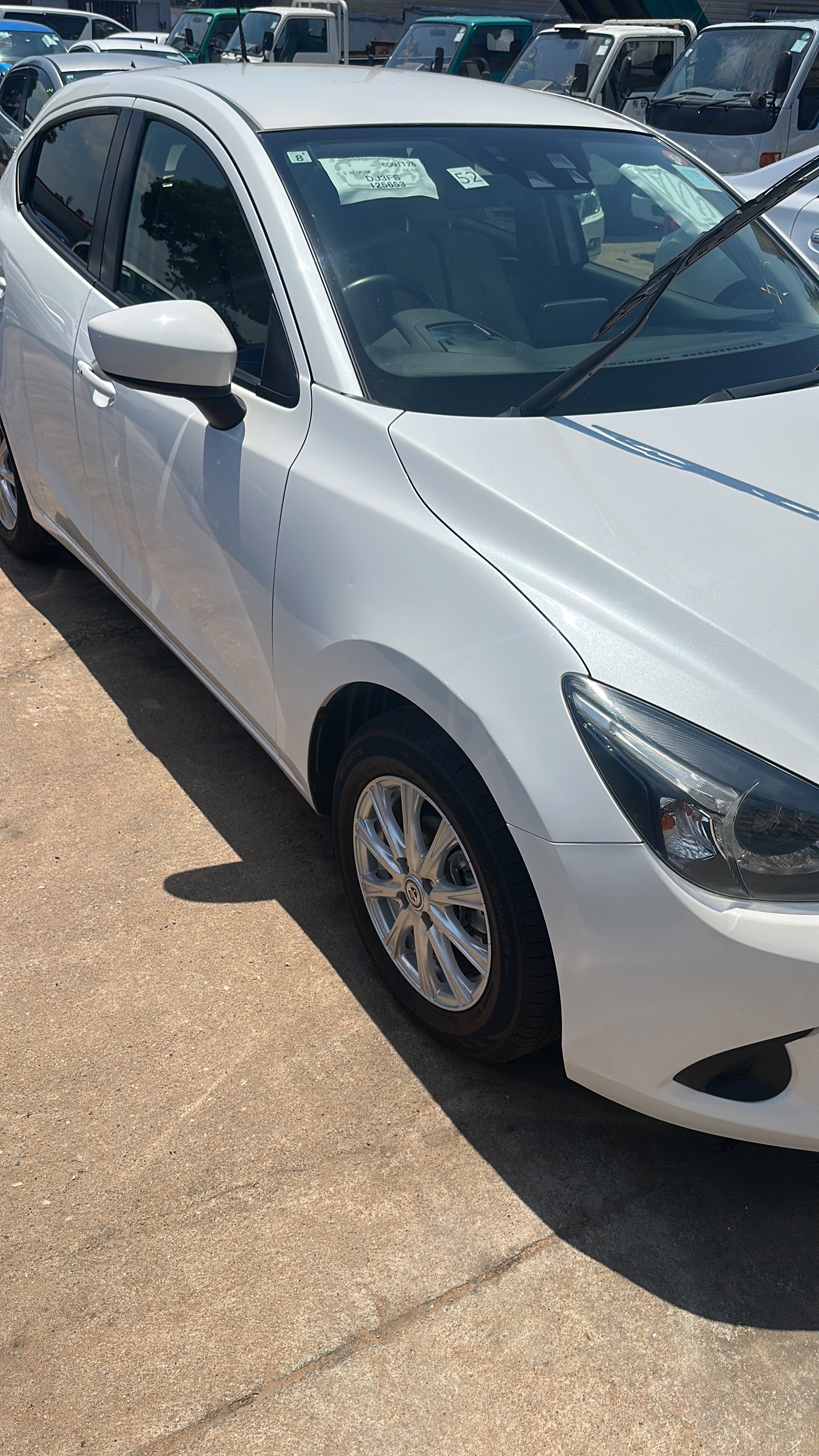 Mazda Demio Skyactiv – Branco Pérola | 570000 MZN | FRELIMO, Sommerschield, Maputo | MzDeal