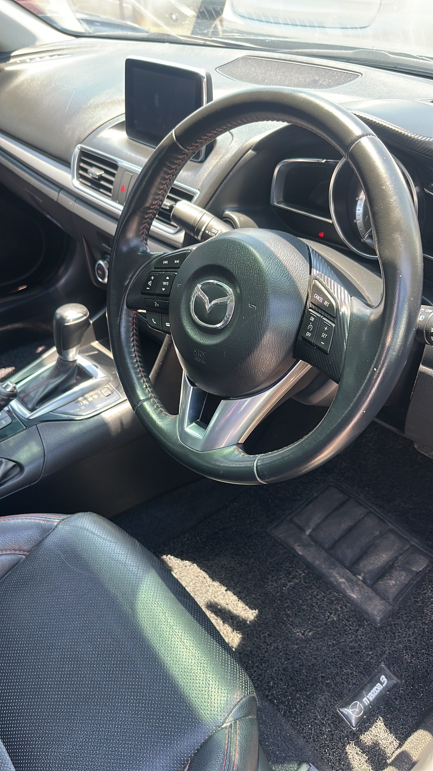 Mazda 3 Sedan 1.5 Skyactiv-G — Gasolina com Sunroof | 695000 MZN | FRELIMO, Sommerschield, Maputo | MzDeal