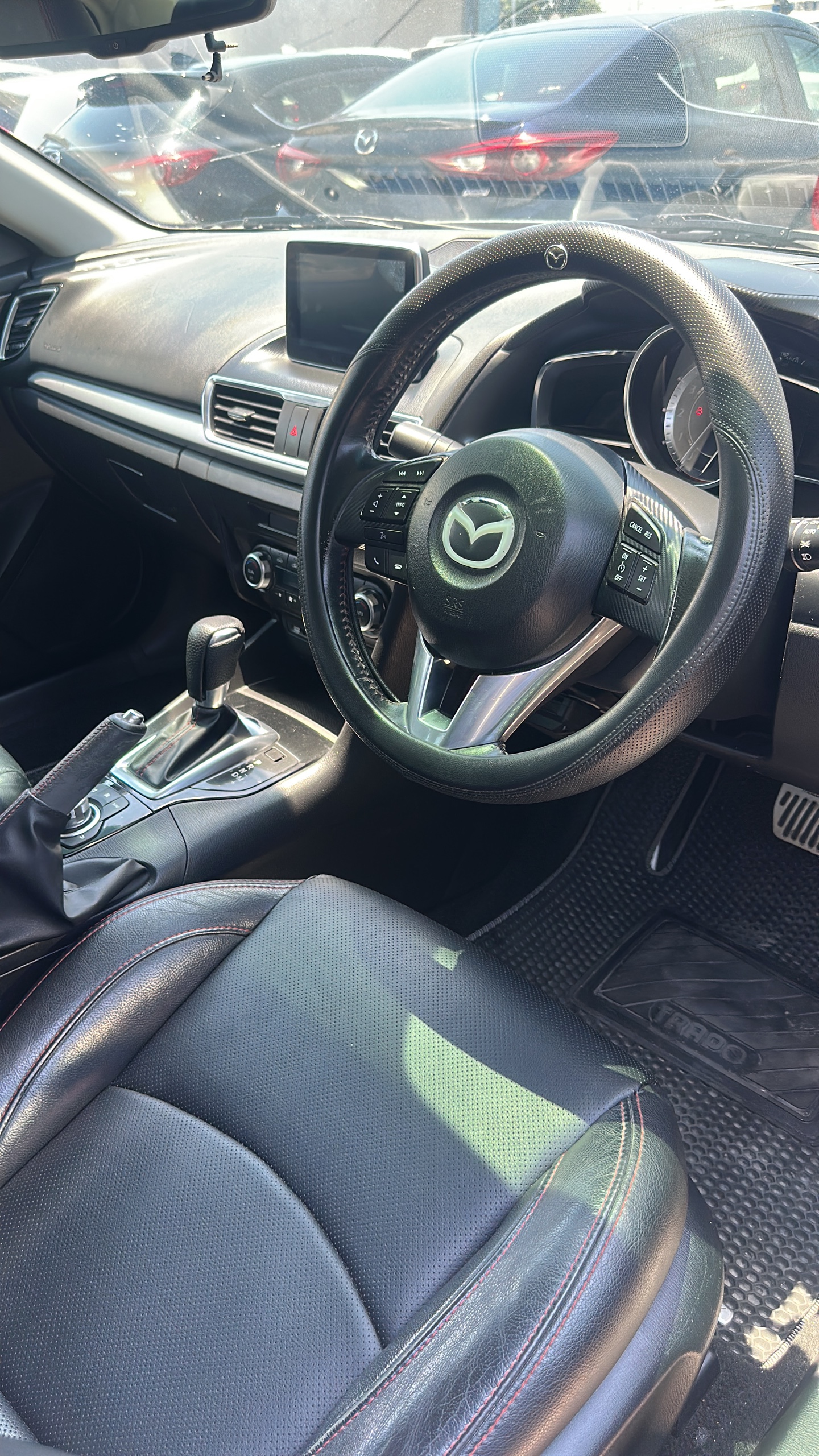 Mazda 3 Sedan Skyactiv — Branco com Sunroof | 670000 MZN | FRELIMO, Sommerschield, Maputo | MzDeal