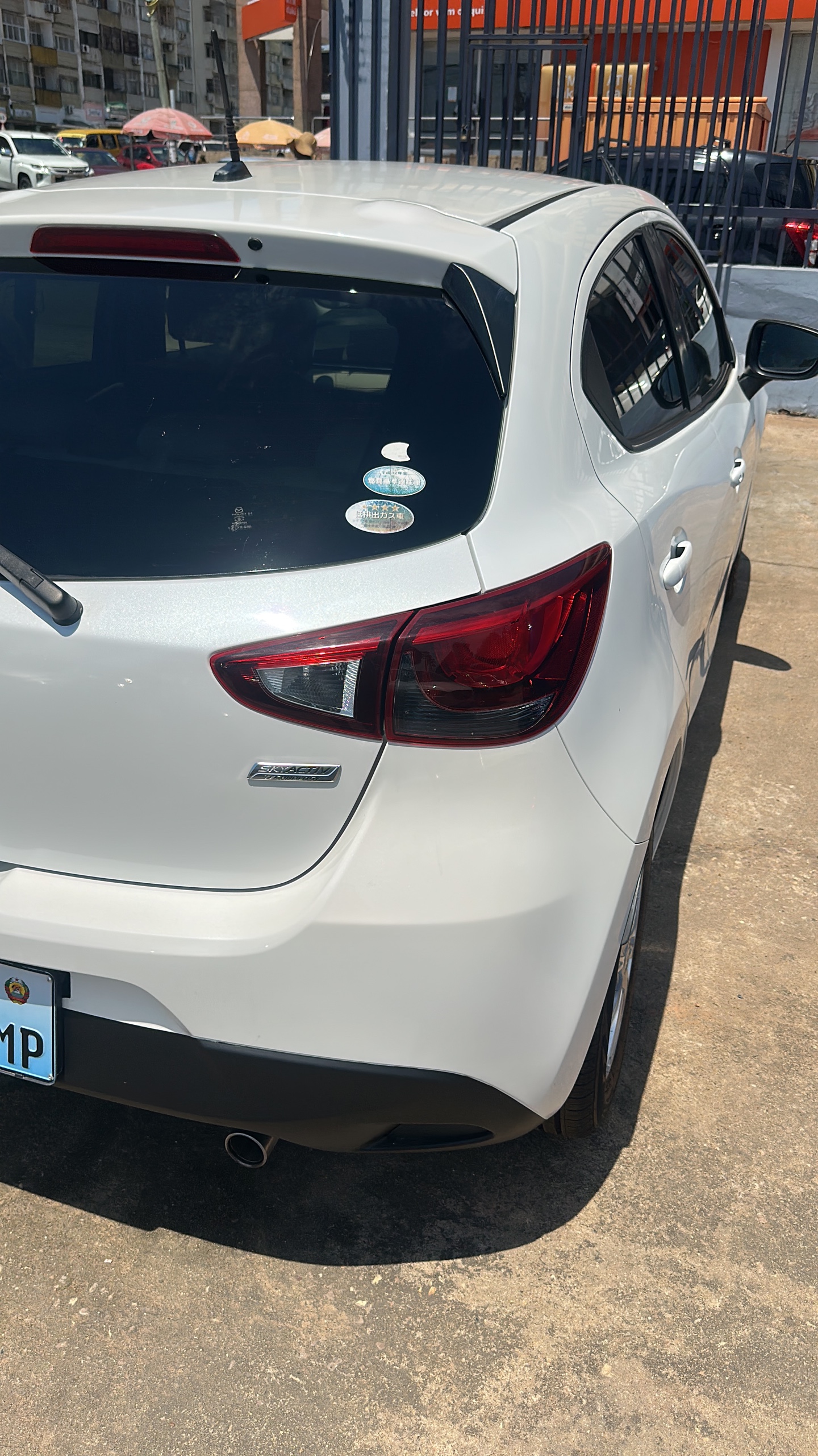 Mazda Demio Skyactiv – Branco Pérola | 570000 MZN | FRELIMO, Sommerschield, Maputo | MzDeal