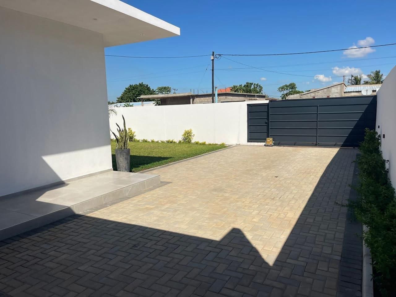 Casa tipo 3 com placa e nova | 6000000 MZN | Guava, Marracuene, Gaza | MzDeal