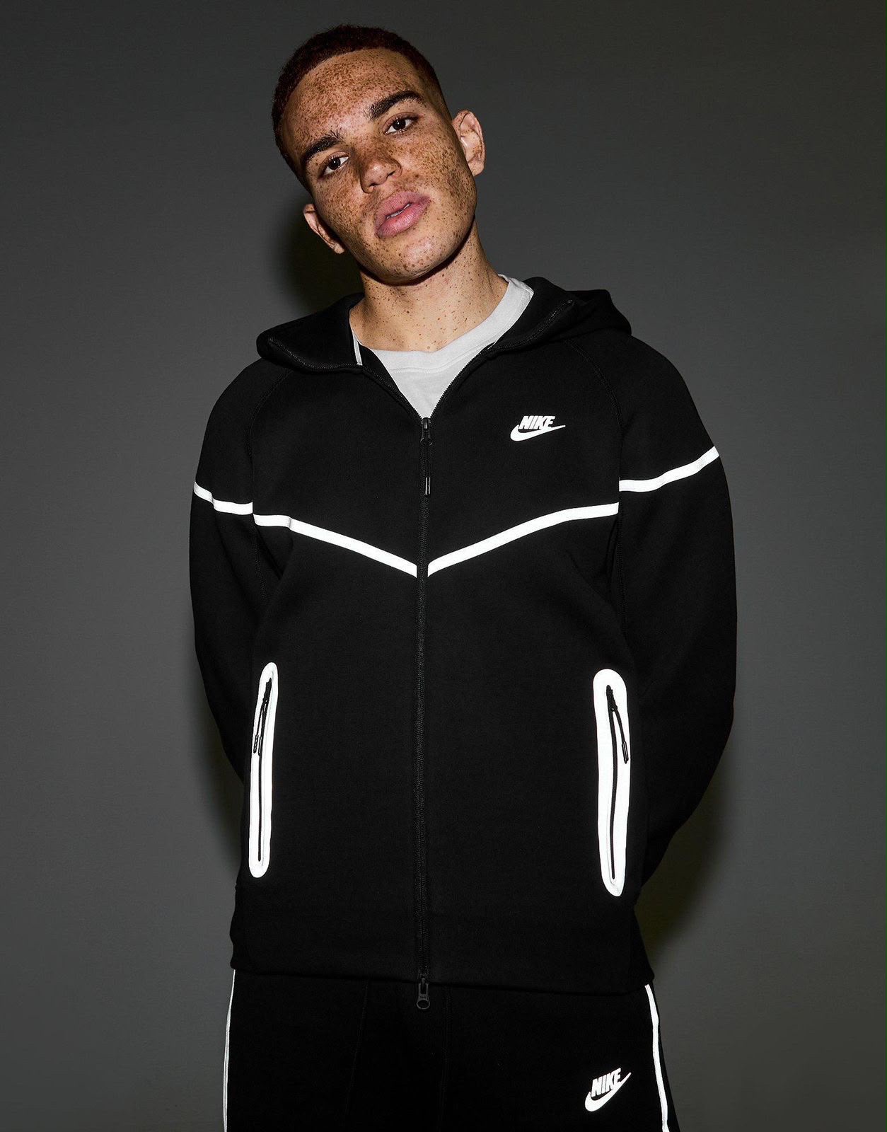 Nike tech fleece com reflector | 6000 MZN | Sommerschield, Maputo | MzDeal