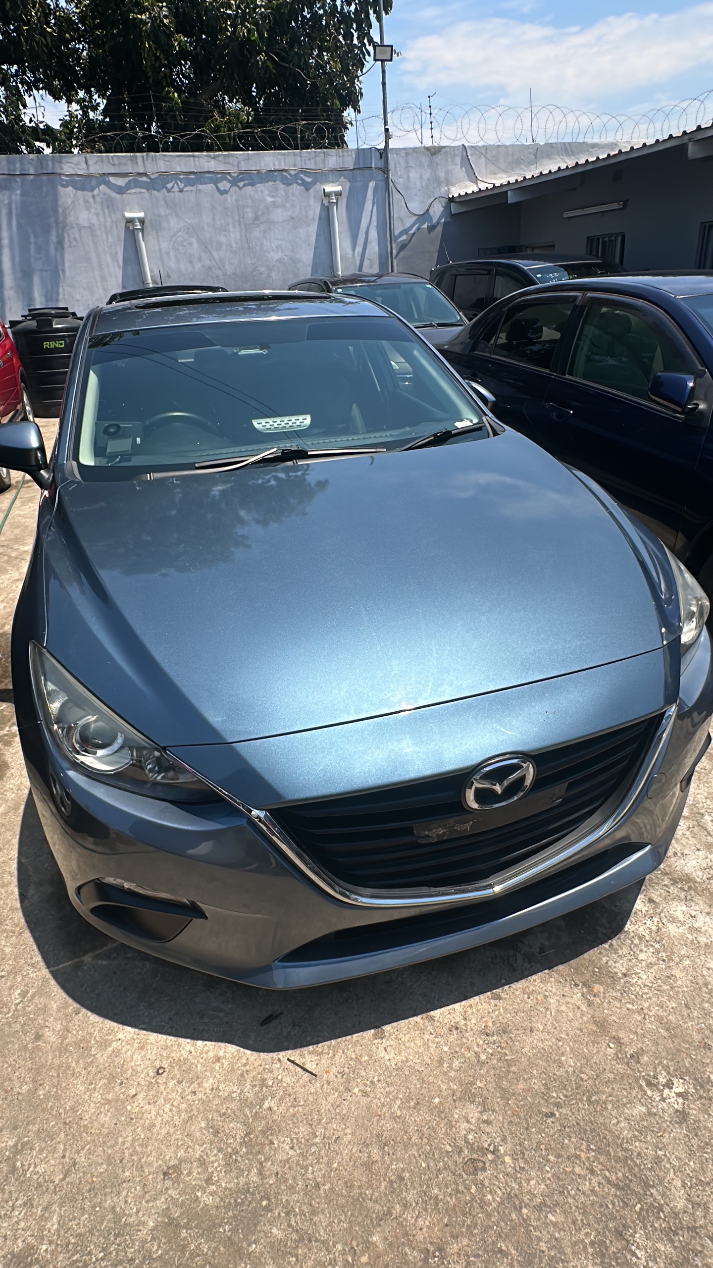 Mazda 3 Sedan Skyactiv — Azul Metálico com Sunroof  🔥 DESIGN DESPORTIVO, ELEGÂNCIA E CONFORTO! | 680000 MZN | FRELIMO, Sommerschield, Maputo | MzDeal