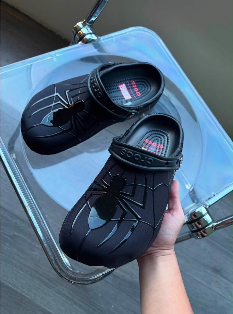 Crocs Spider | 3000 MZN | FRELIMO, Sommerschield, Maputo | MzDeal