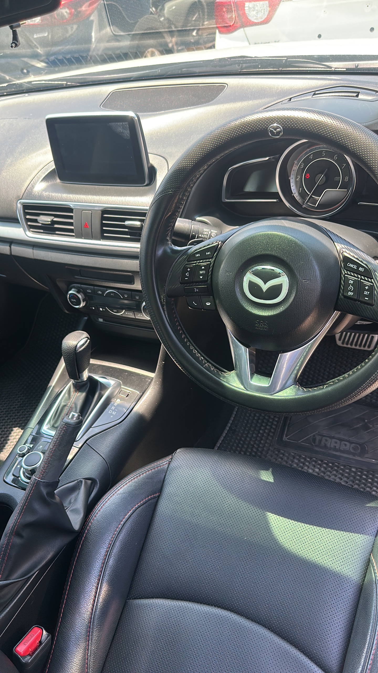 Mazda 3 Sedan Skyactiv — Branco com Sunroof | 670000 MZN | FRELIMO, Sommerschield, Maputo | MzDeal