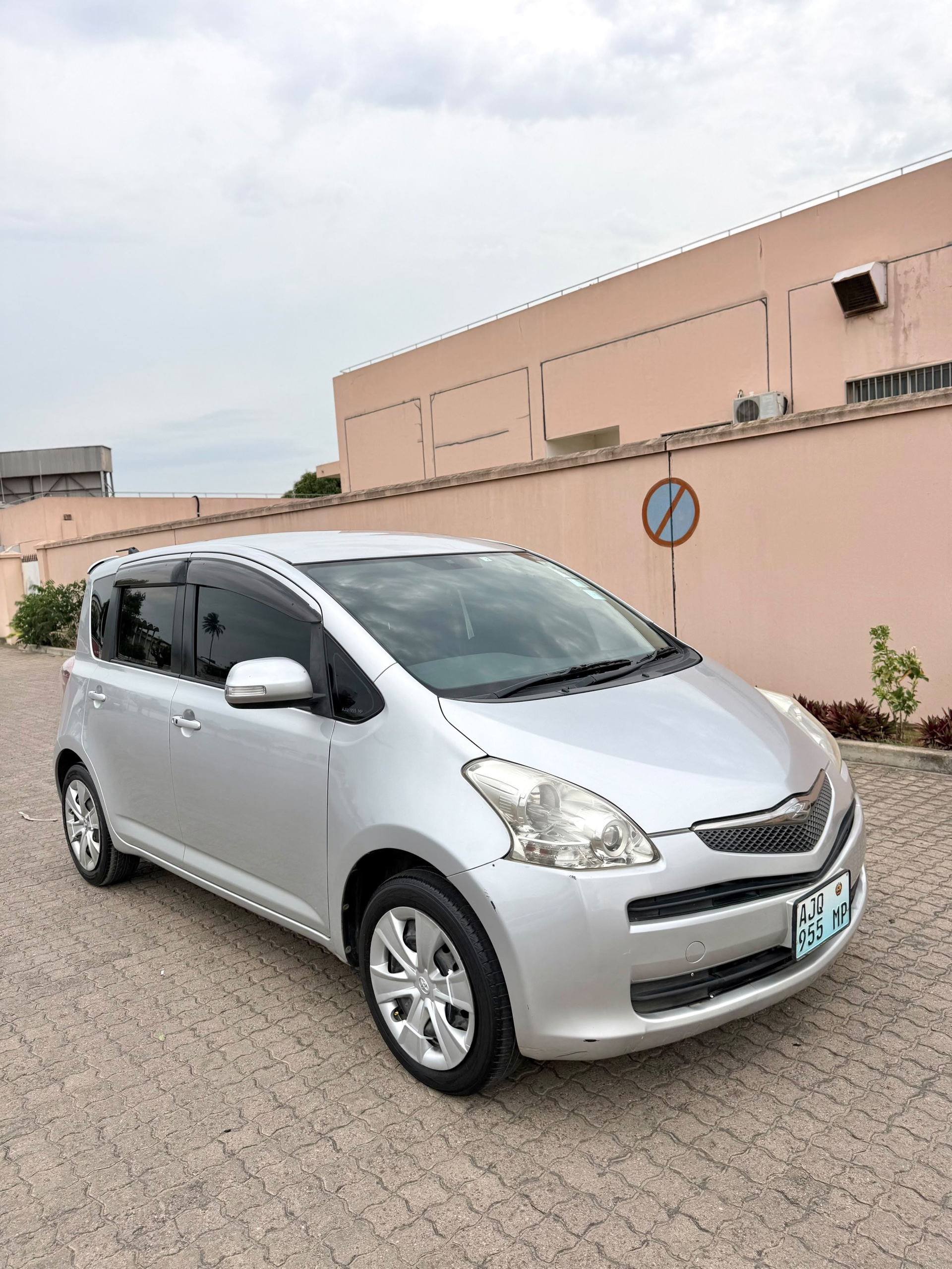 Toyota Ractis 2009 | 294000 MZN | Coop, Maputo | MzDeal