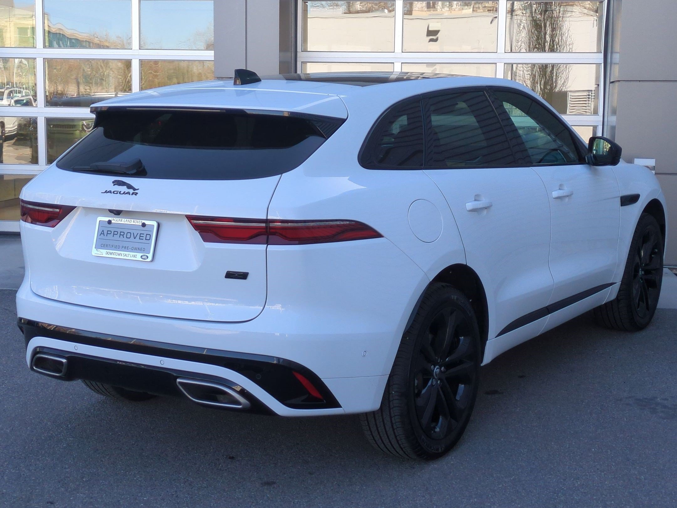 CERTIFIED PRE-OWNED 2026 Jaguar F-PACE R-Dynamic S VIN: SADCT2FU0TA758496 STOCK: TA758496R | 3800000 MZN | Costa do Sol, Maputo | MzDeal