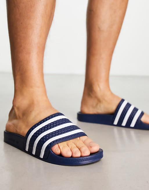 Chinelo da adidas (adiletes) | 1700 MZN | FRELIMO, Sommerschield, Maputo | MzDeal