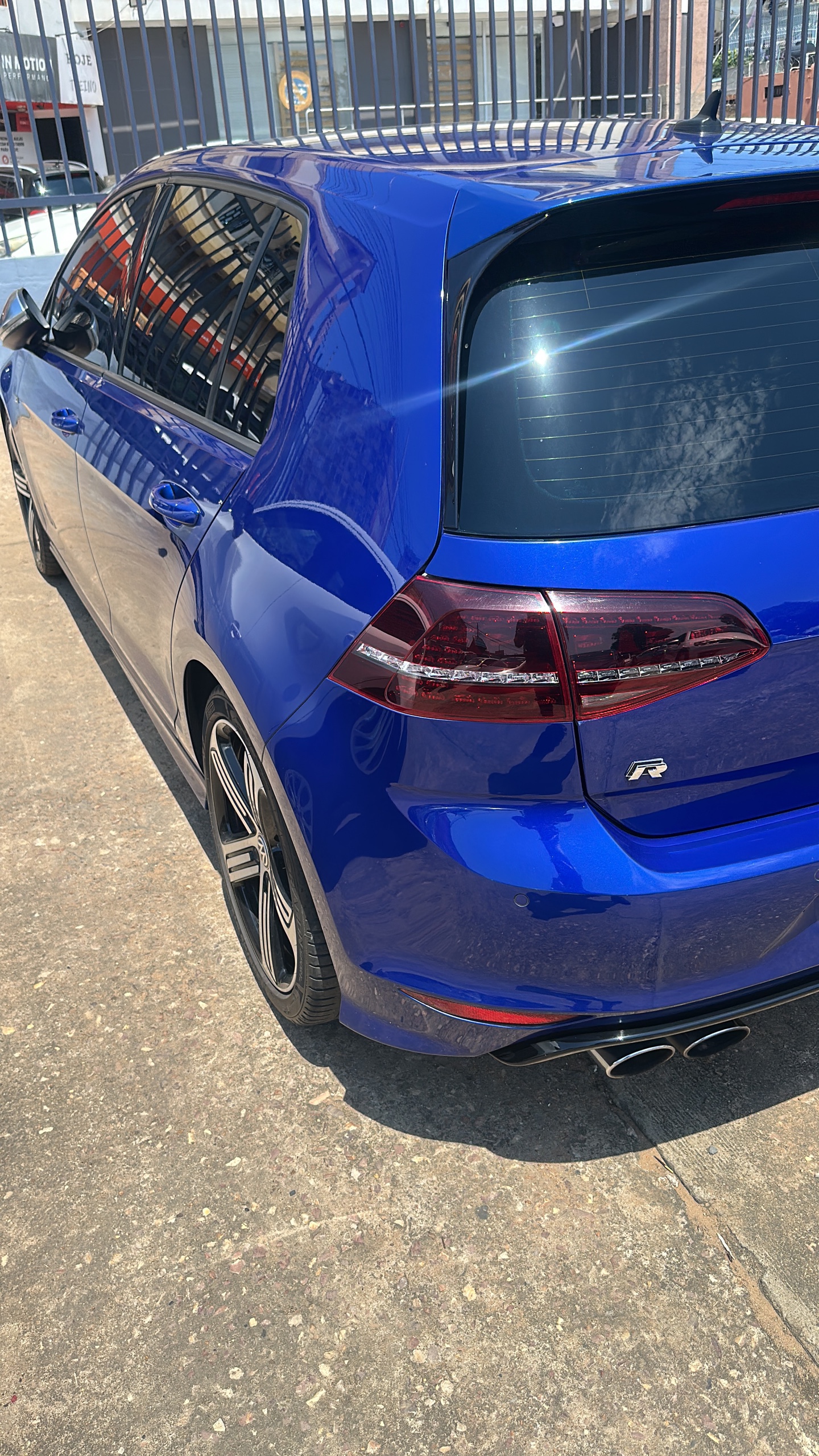 Volkswagen Golf 7 R – Azul Metálico | 1950000 MZN | Coop, Maputo | MzDeal