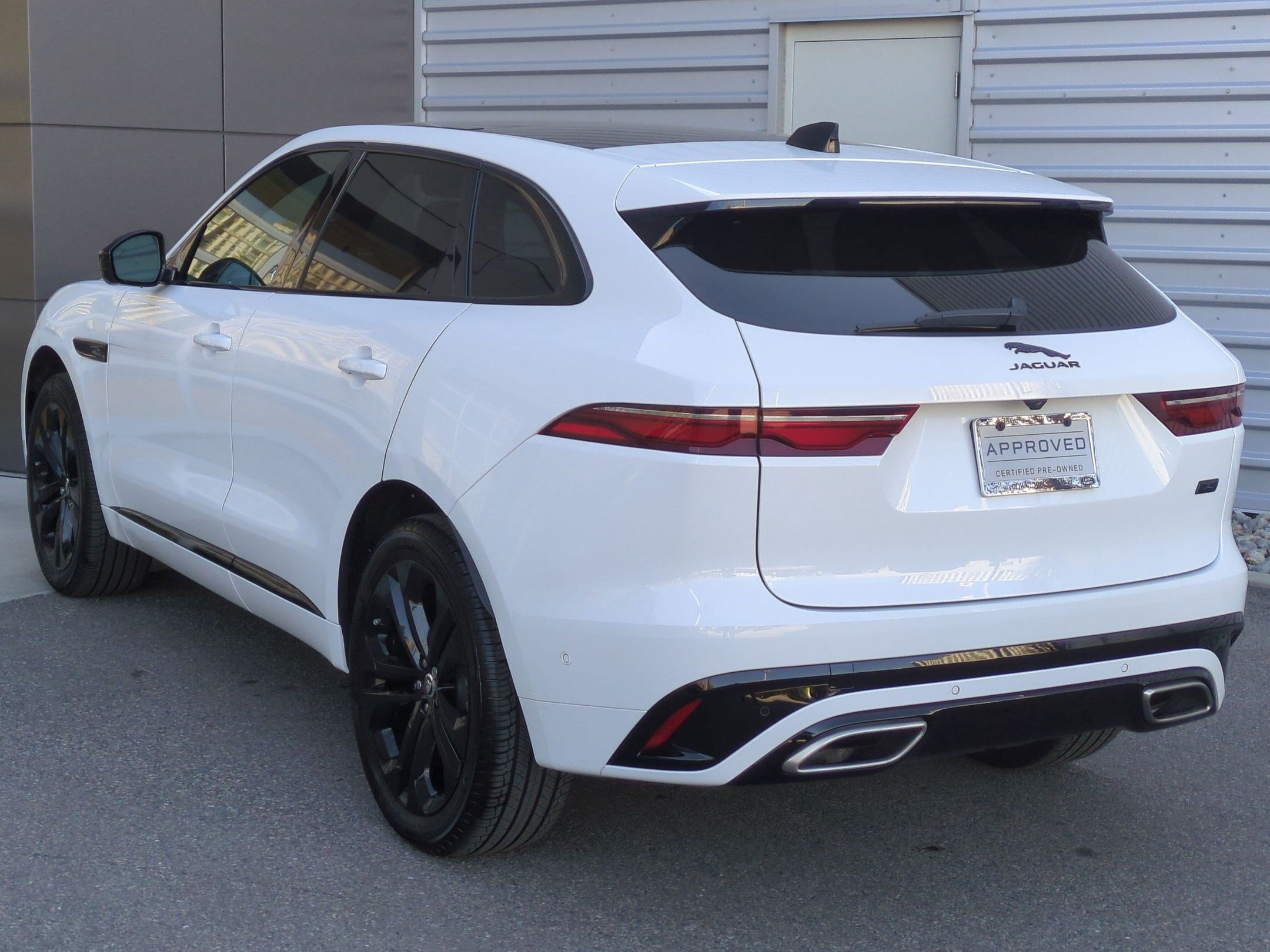 CERTIFIED PRE-OWNED 2026 Jaguar F-PACE R-Dynamic S VIN: SADCT2FU0TA758496 STOCK: TA758496R | 3800000 MZN | Costa do Sol, Maputo | MzDeal
