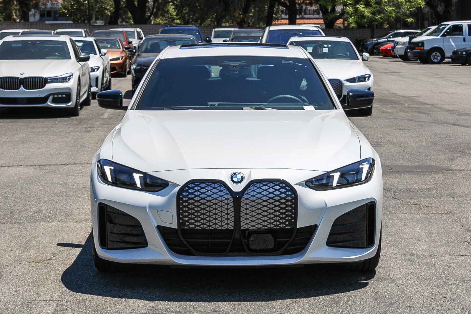 New 2026 BMW i4 xDrive40 Stock: FW53879 VIN: WBY43HD00TFW53879 | 4380000 MZN | Costa do Sol, Maputo | MzDeal