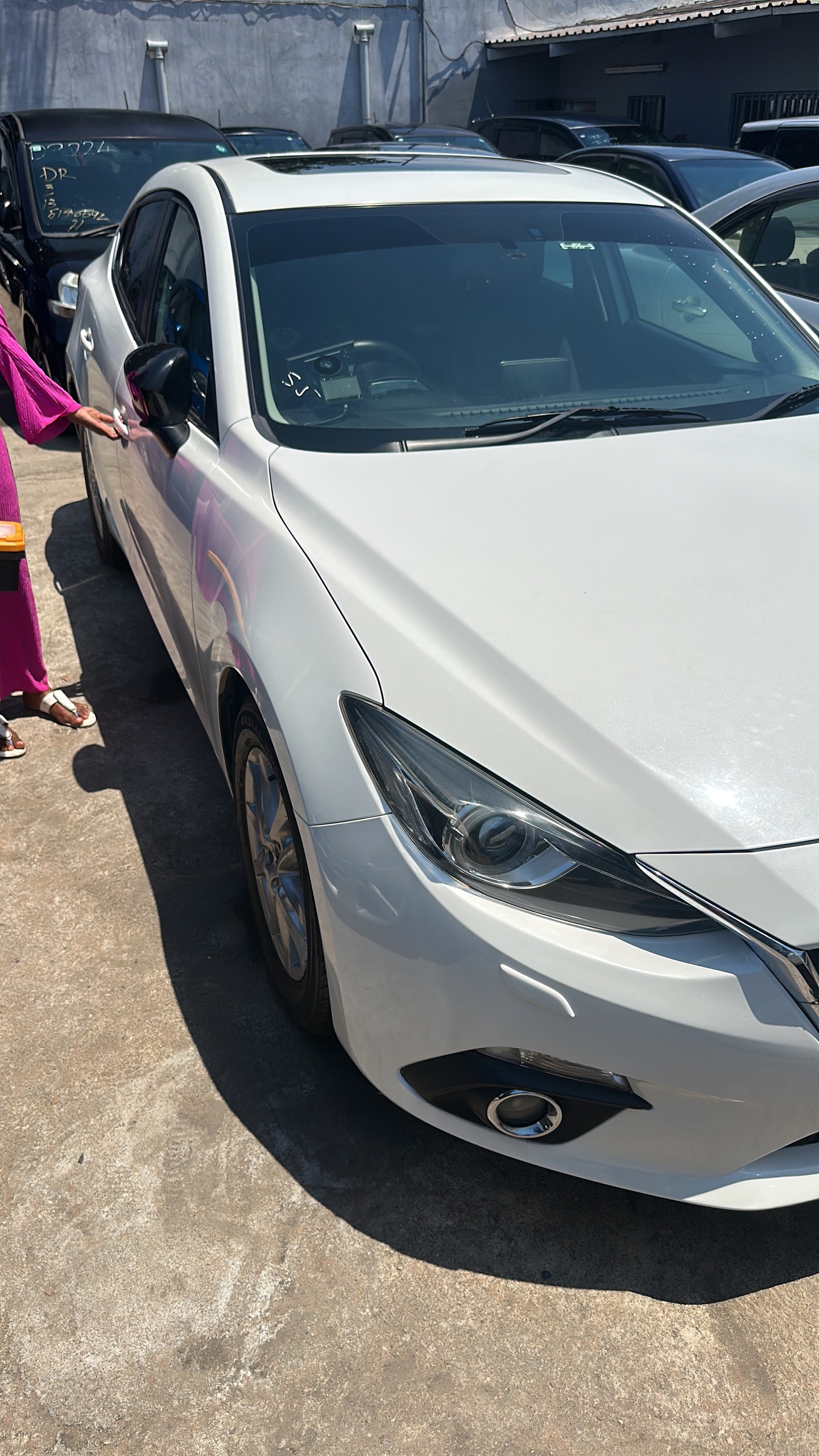 Mazda 3 Sedan Skyactiv — Branco com Sunroof | 670000 MZN | FRELIMO, Sommerschield, Maputo | MzDeal