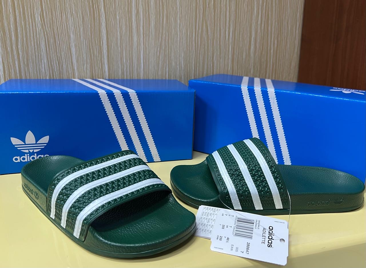 Chinelo da adidas (adiletes) | 1700 MZN | FRELIMO, Sommerschield, Maputo | MzDeal