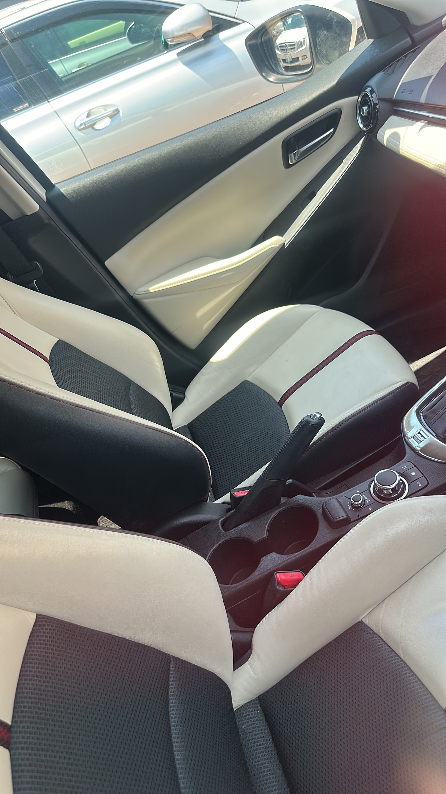 Mazda Demio Skyactiv – Branco Pérola | 570000 MZN | FRELIMO, Sommerschield, Maputo | MzDeal