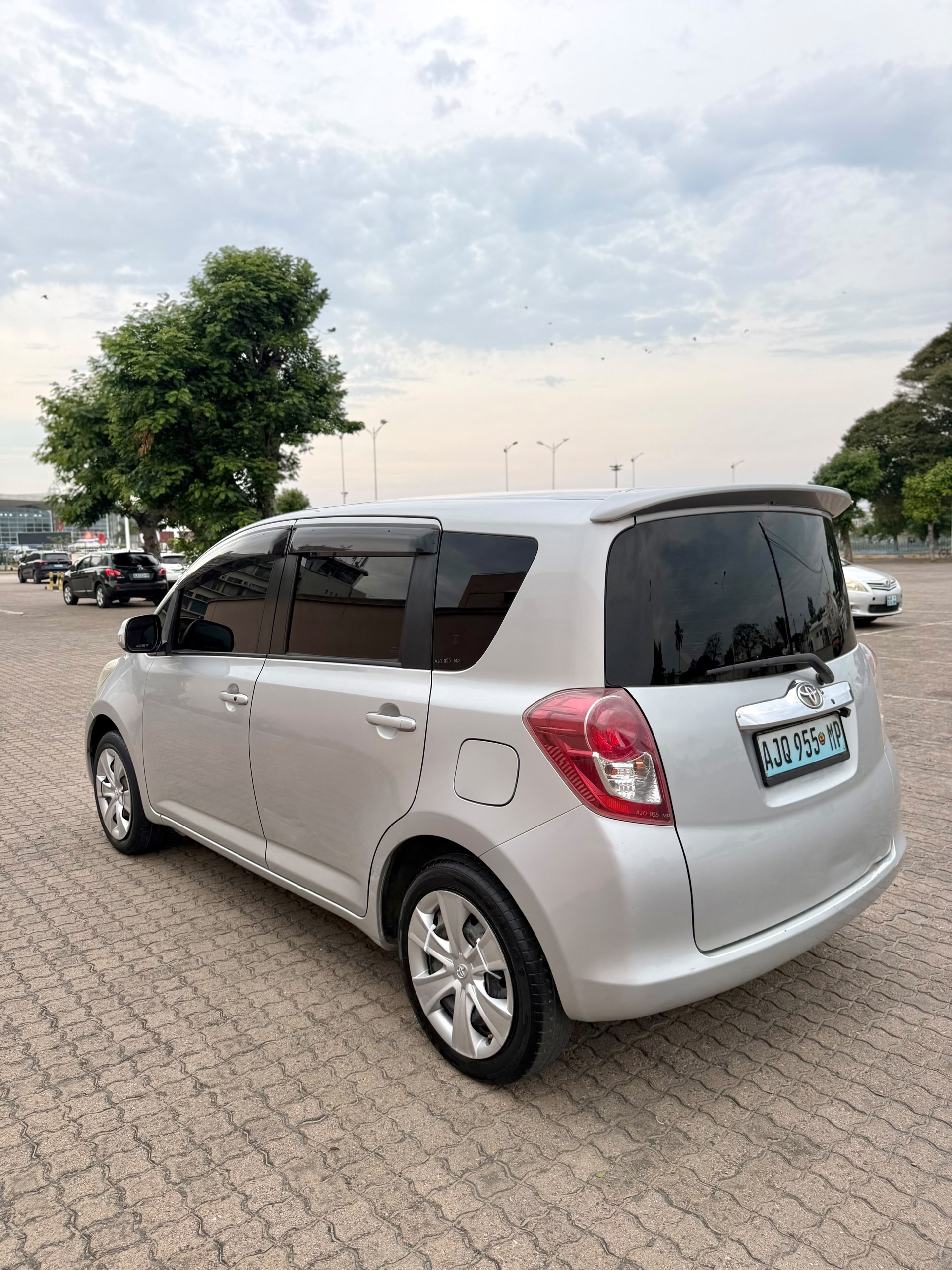 Toyota Ractis 2009 | 294000 MZN | Coop, Maputo | MzDeal