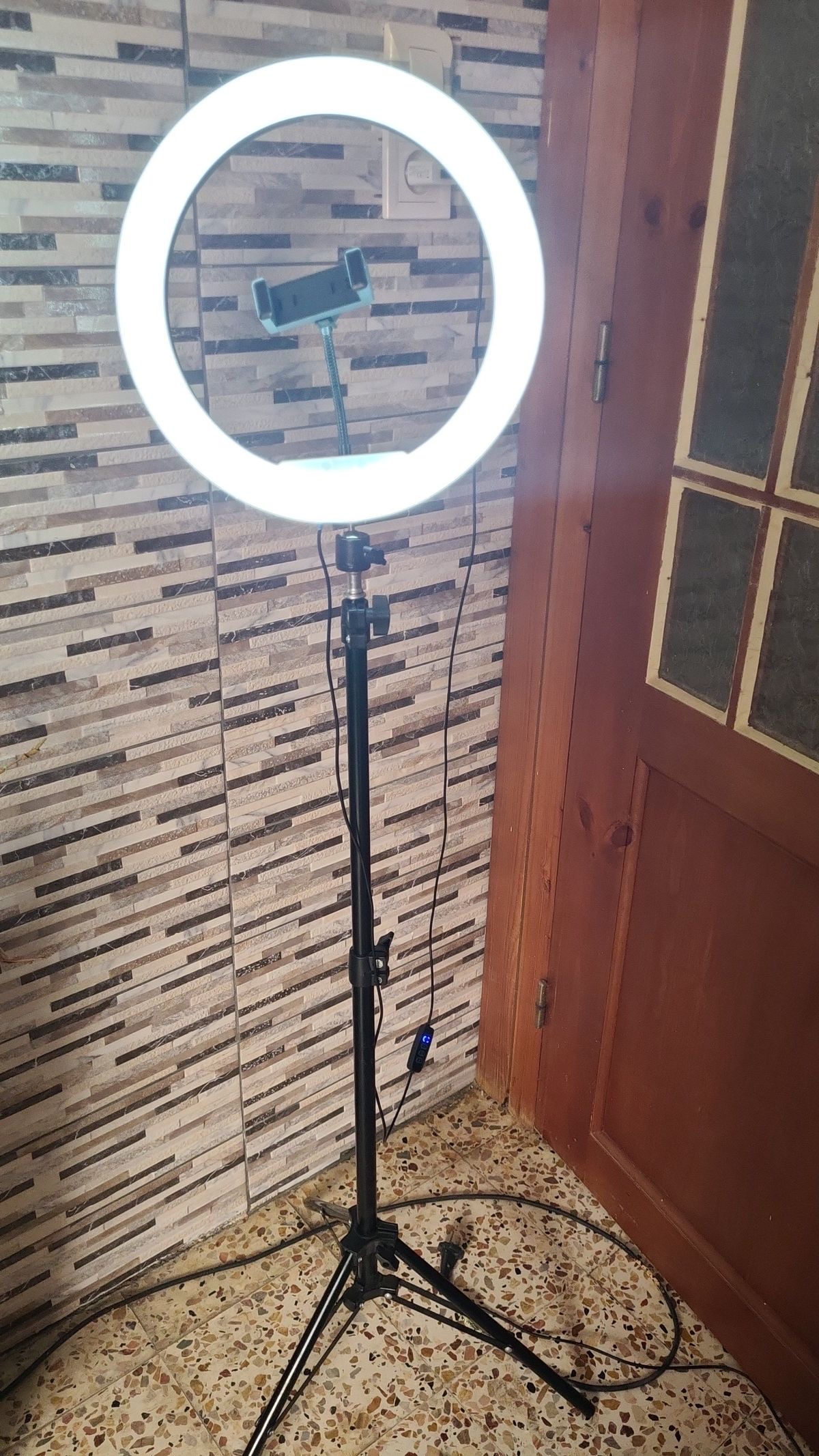 Ringlight 10p | 3500 MZN | FRELIMO, Sommerschield, Maputo | MzDeal