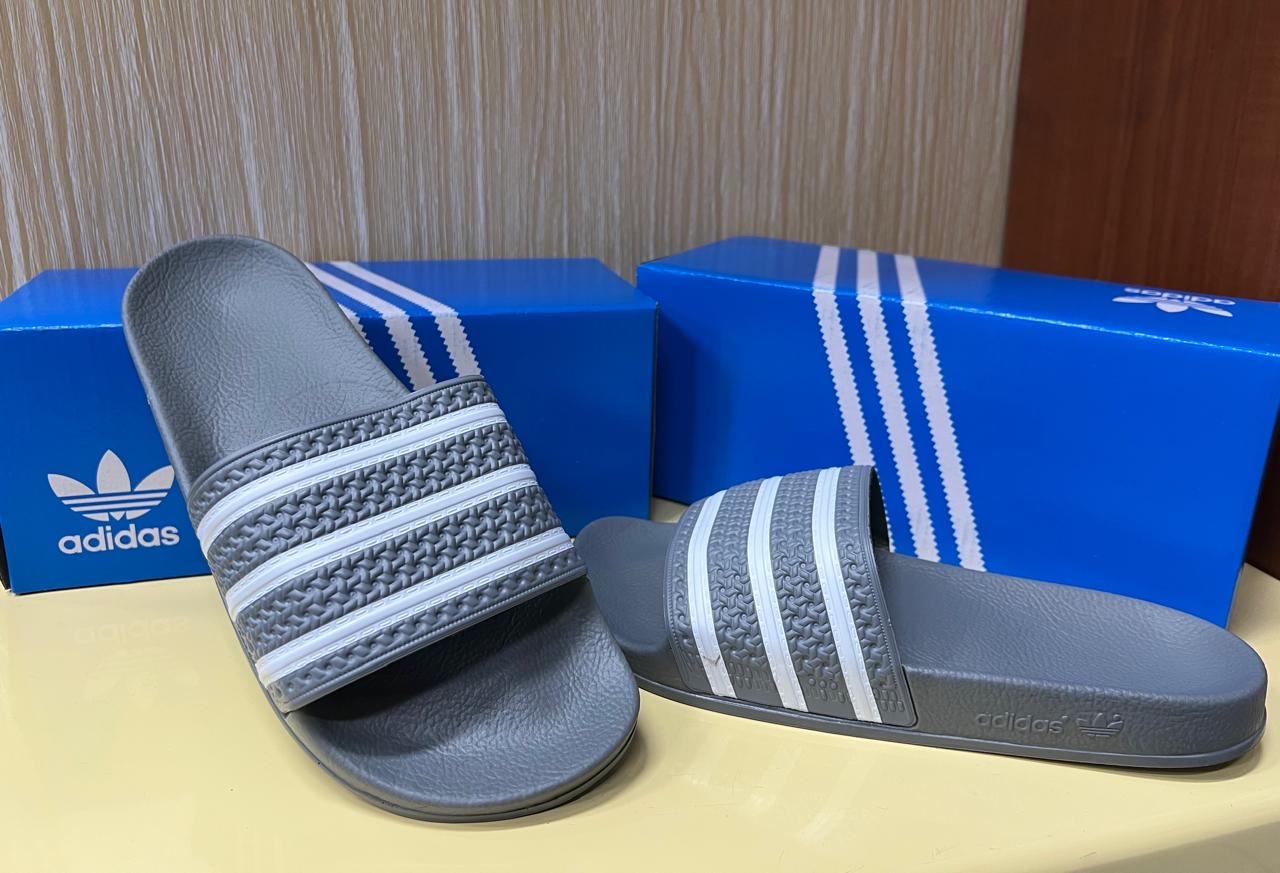 Chinelo da adidas (adiletes) | 1700 MZN | FRELIMO, Sommerschield, Maputo | MzDeal