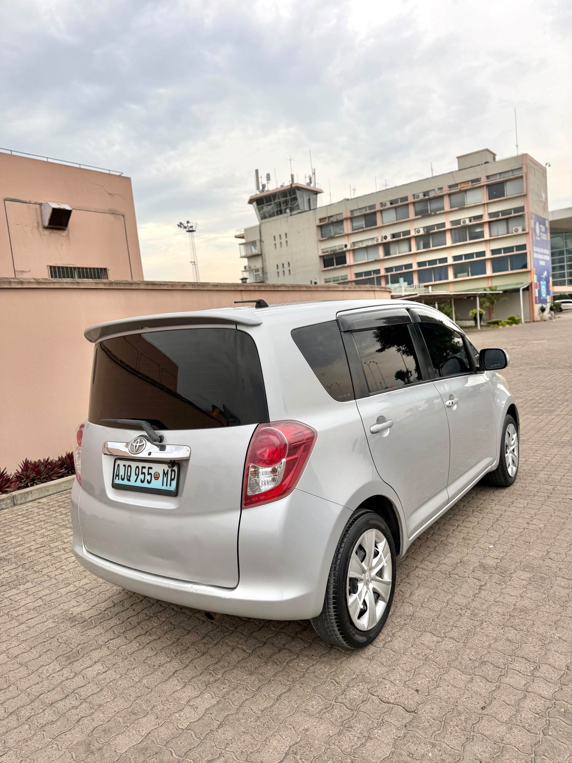 Toyota Ractis 2009 | 294000 MZN | Coop, Maputo | MzDeal
