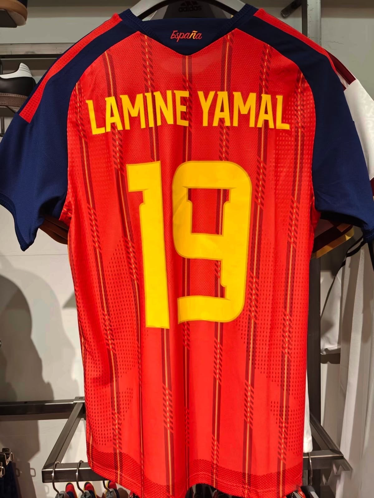 Camisa da Espanha LY10 | 2500 MZN | FRELIMO, Sommerschield, Maputo | MzDeal