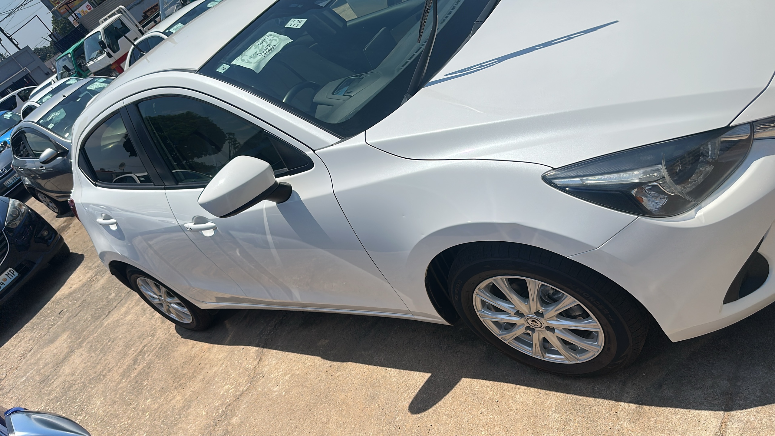 Mazda Demio Skyactiv – Branco Pérola | 570000 MZN | FRELIMO, Sommerschield, Maputo | MzDeal
