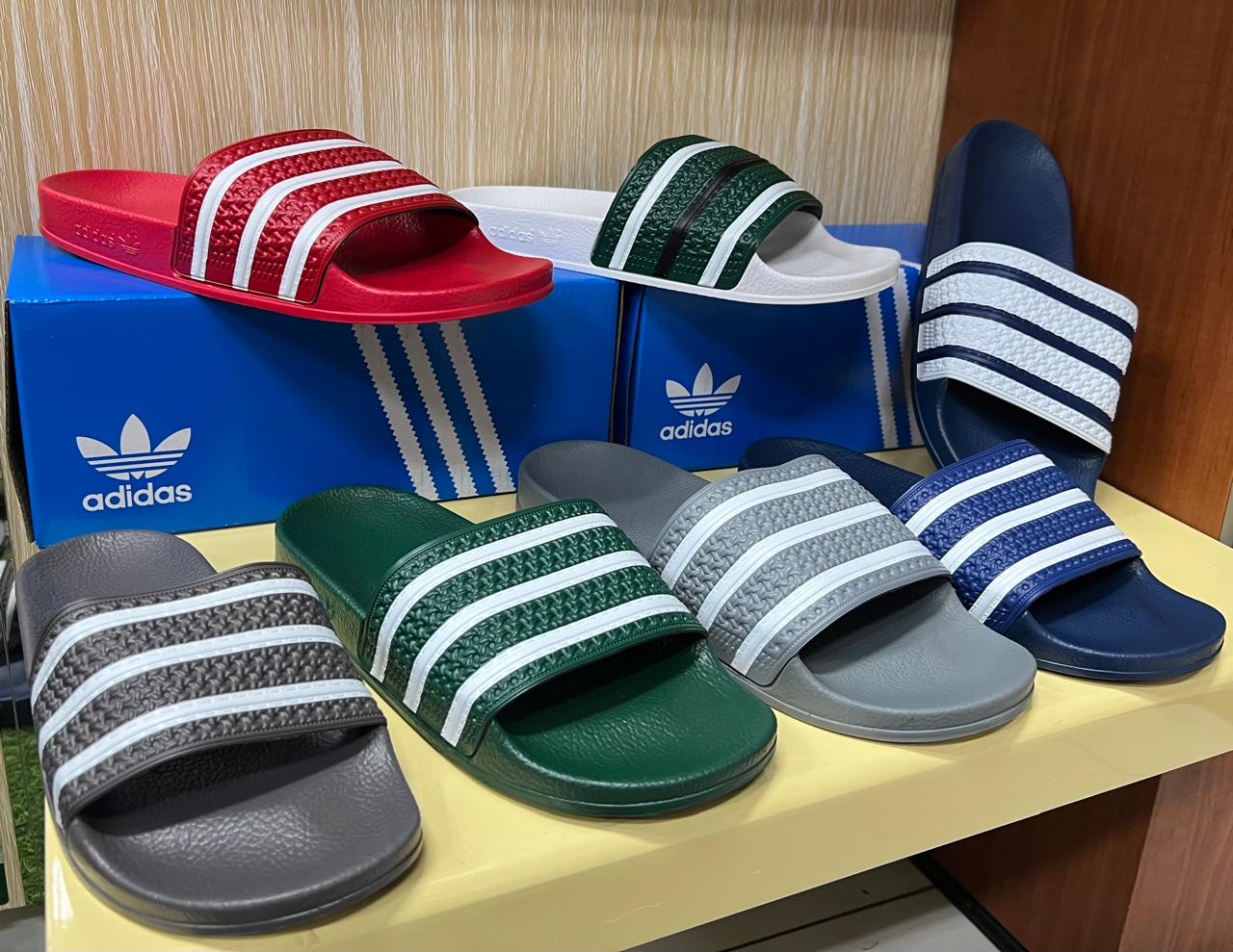 Chinelo da adidas (adiletes) | 1700 MZN | FRELIMO, Sommerschield, Maputo | MzDeal