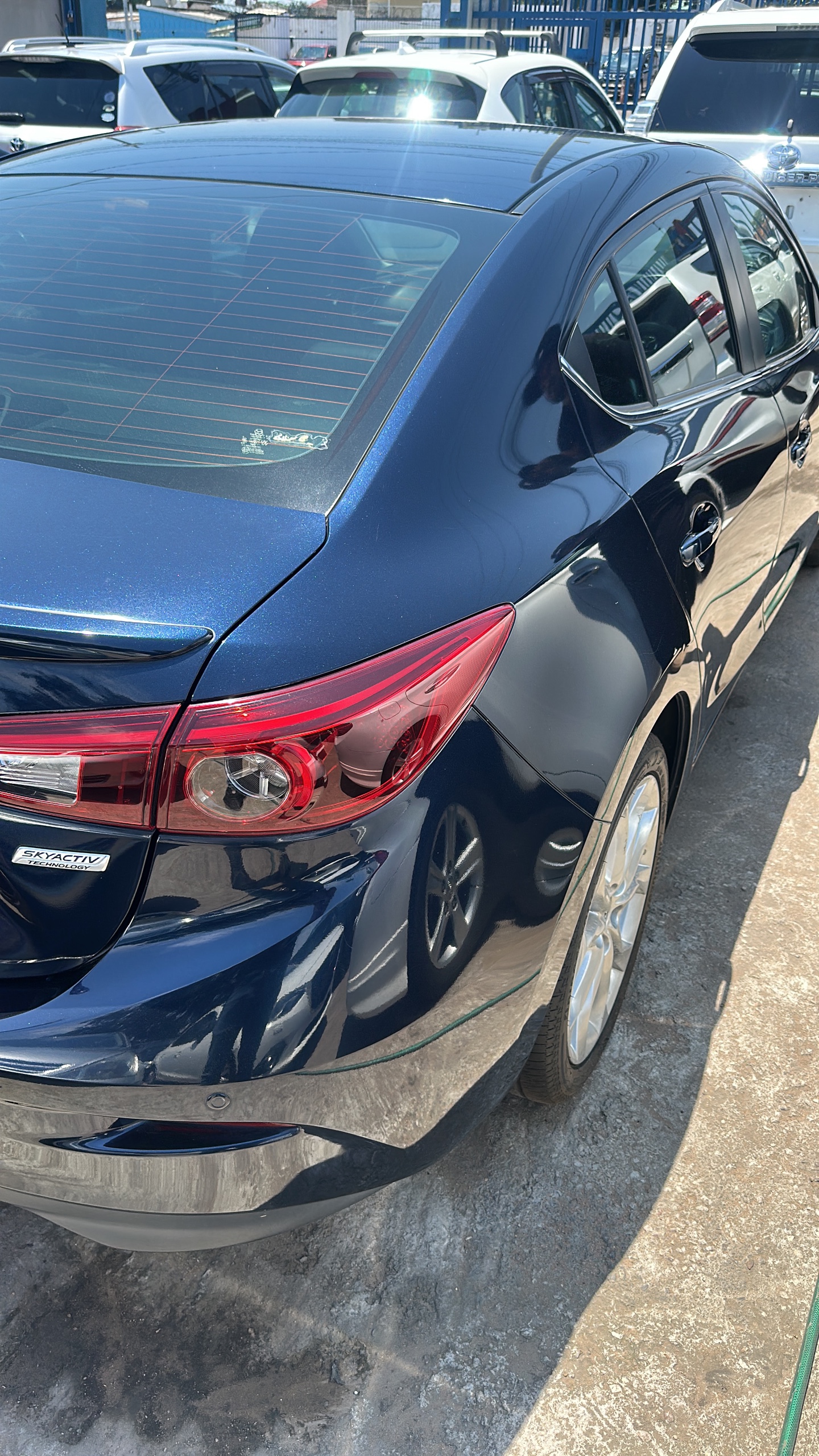 Mazda 3 Sedan 1.5 Skyactiv-G — Gasolina com Sunroof | 695000 MZN | FRELIMO, Sommerschield, Maputo | MzDeal
