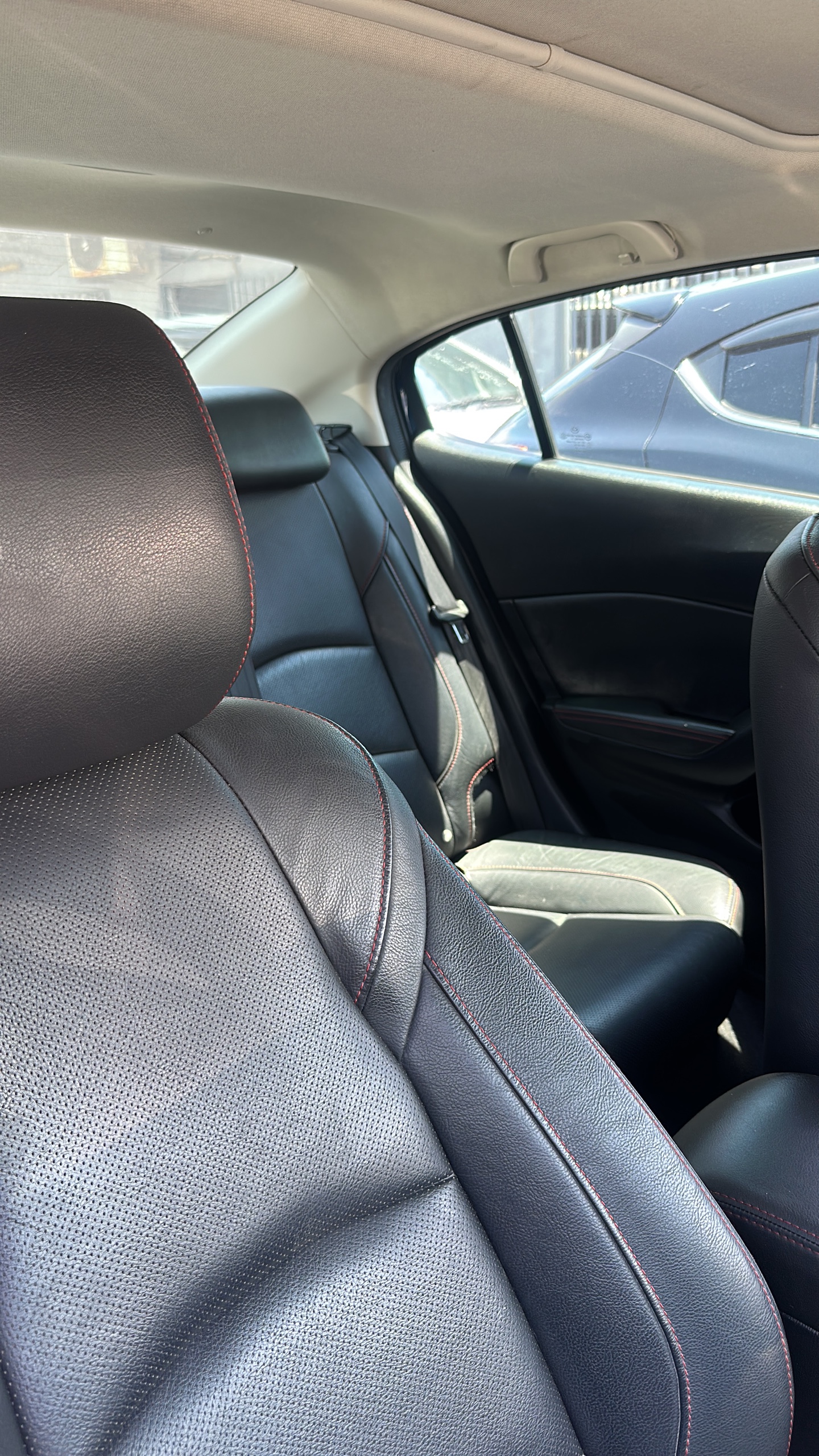 Mazda 3 Sedan 1.5 Skyactiv-G — Gasolina com Sunroof | 695000 MZN | FRELIMO, Sommerschield, Maputo | MzDeal