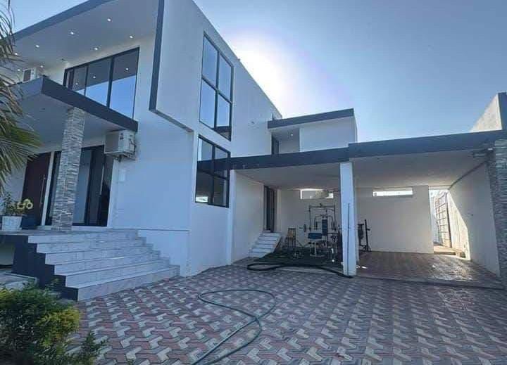 Casa tipo 4 rés do chão 1 andar moderna e luxuosa | 9300000 MZN | Avenida Agostinho Neto, Sommerschield, Gaza | MzDeal