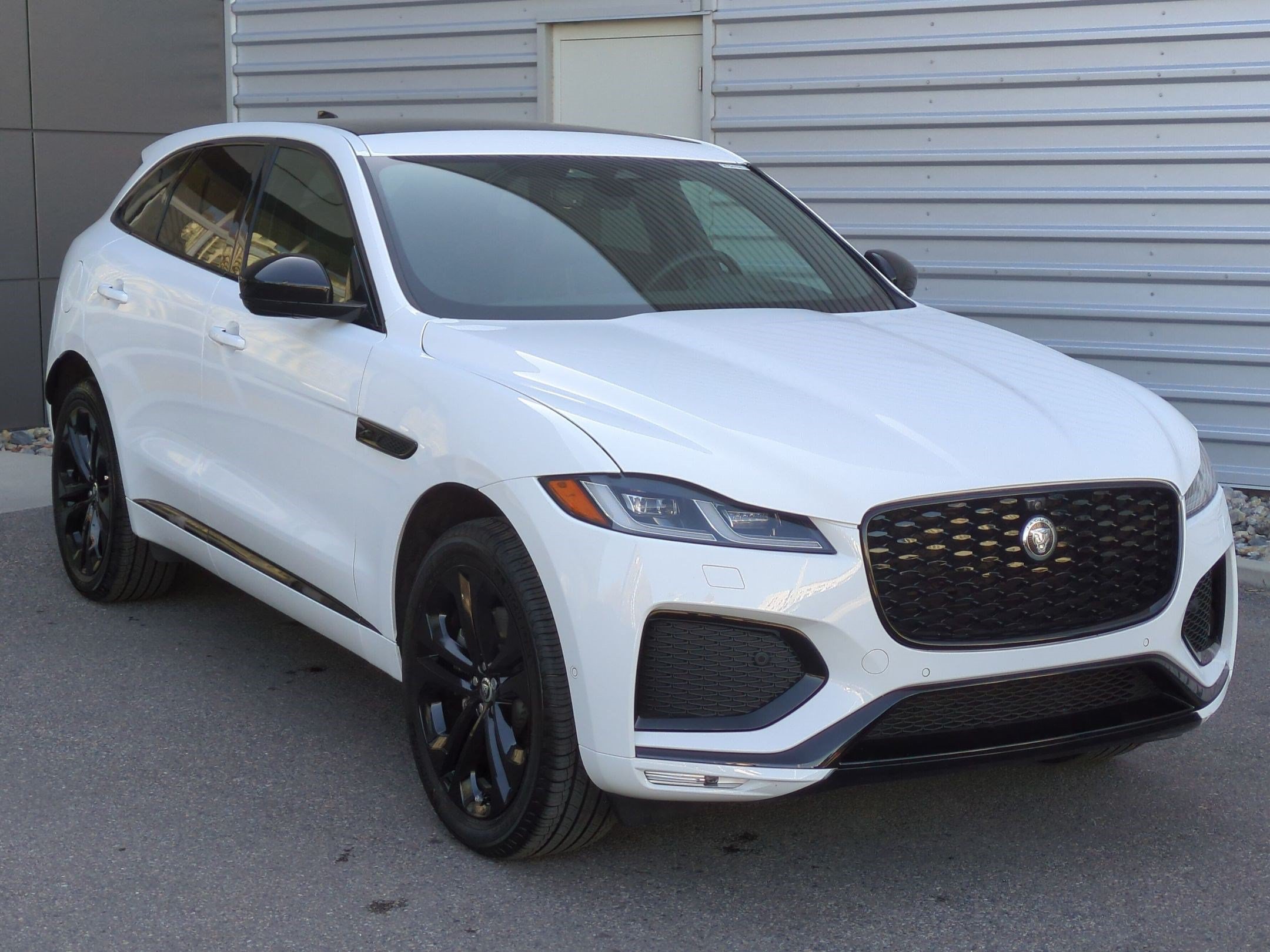 CERTIFIED PRE-OWNED 2026 Jaguar F-PACE R-Dynamic S VIN: SADCT2FU0TA758496 STOCK: TA758496R | 3800000 MZN | Costa do Sol, Maputo | MzDeal