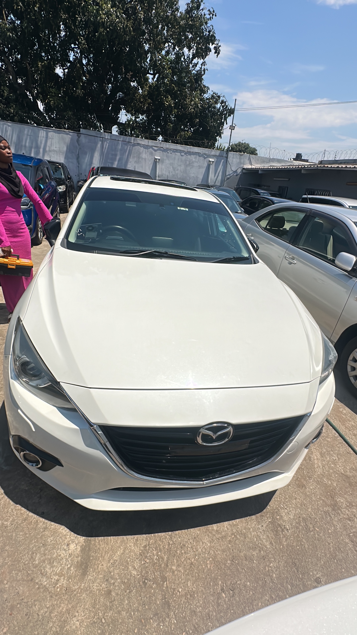 Mazda 3 Sedan Skyactiv — Branco com Sunroof | 670000 MZN | FRELIMO, Sommerschield, Maputo | MzDeal